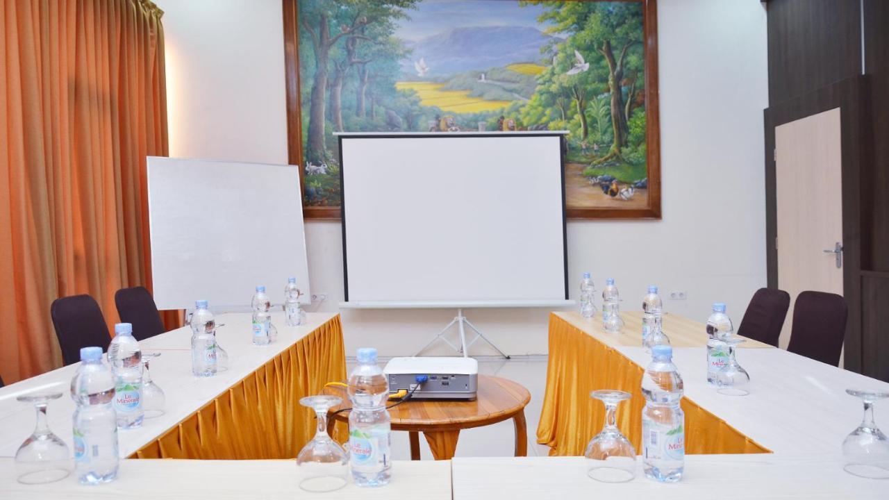 Gaia Asri Hotel Pamanukan Hilir Exteriér fotografie